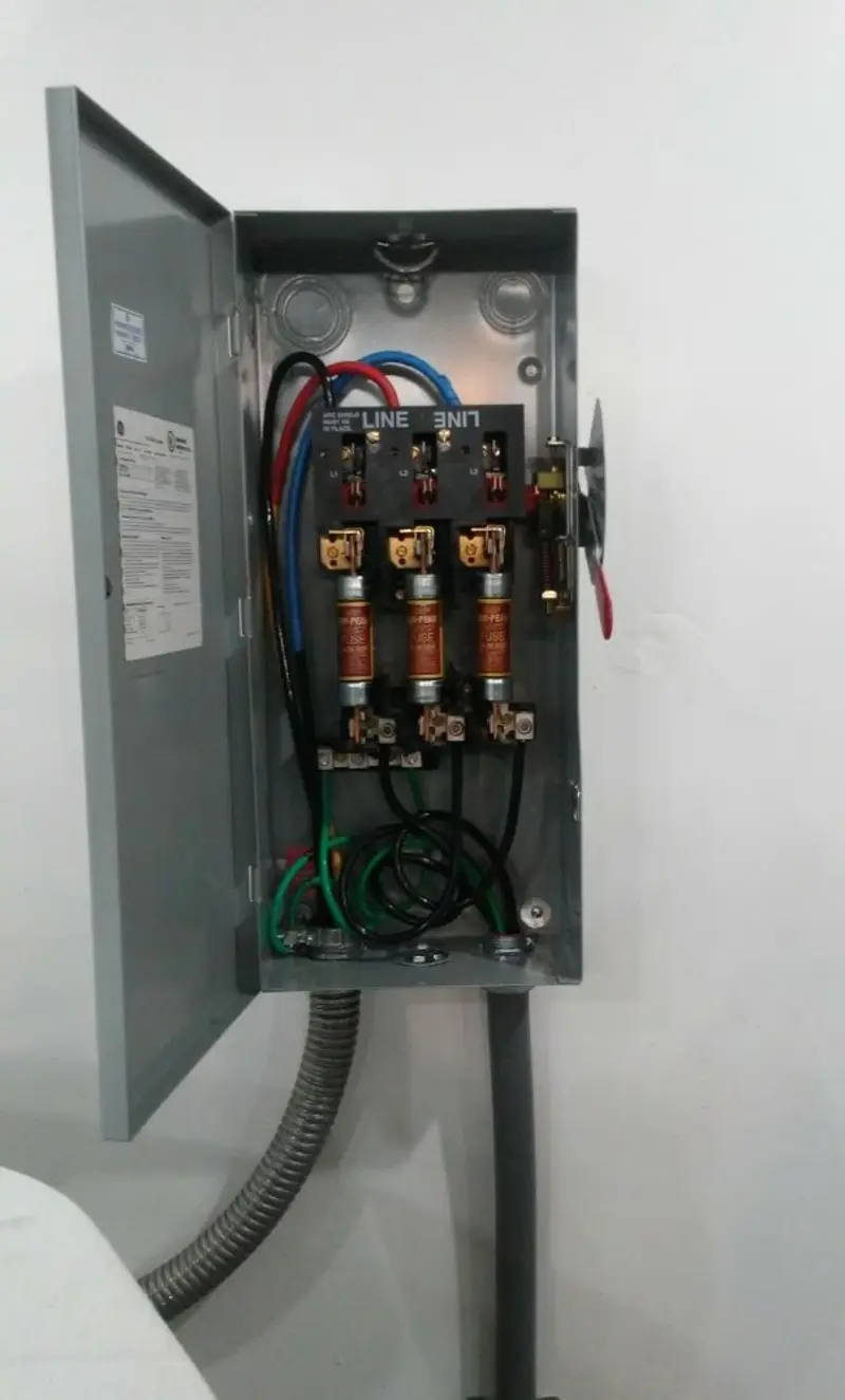 Three-phase disconnect switch installed for Electrical Wiring & Rewiring in Collinsville